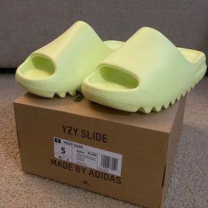 New Yeezy Slides size 5